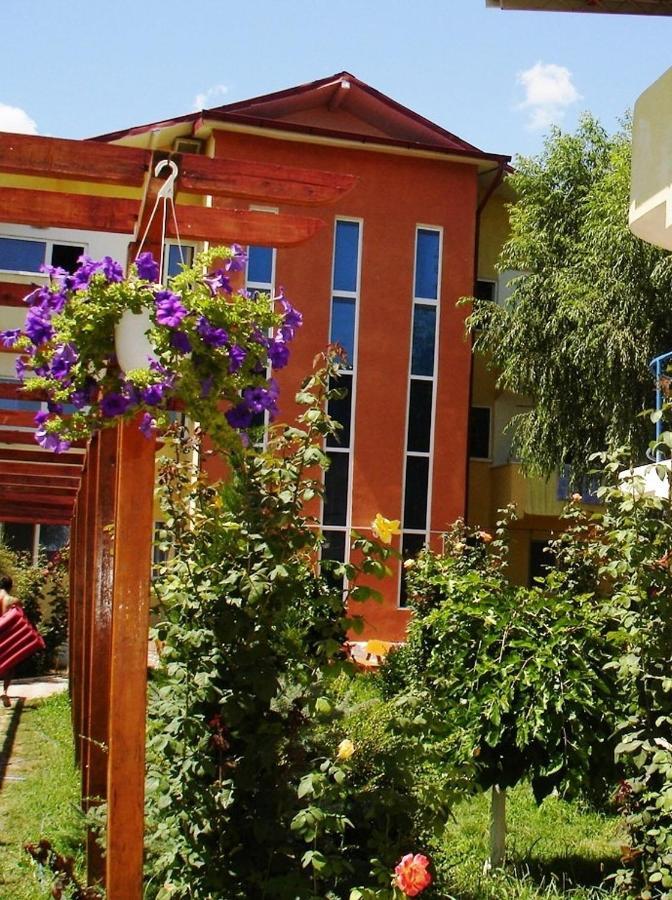 Отель Casa Paloma Костинешти Экстерьер фото